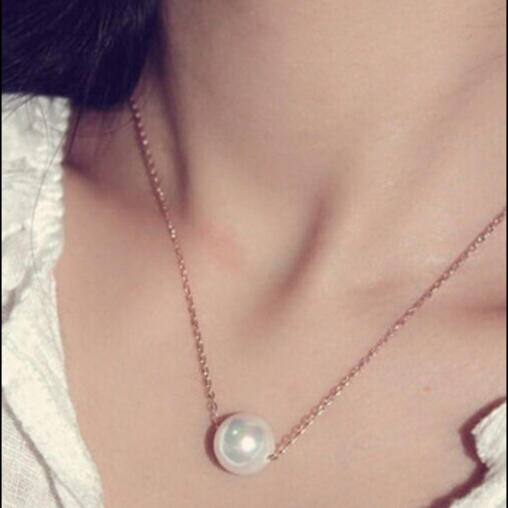 Short Pearl Necklace