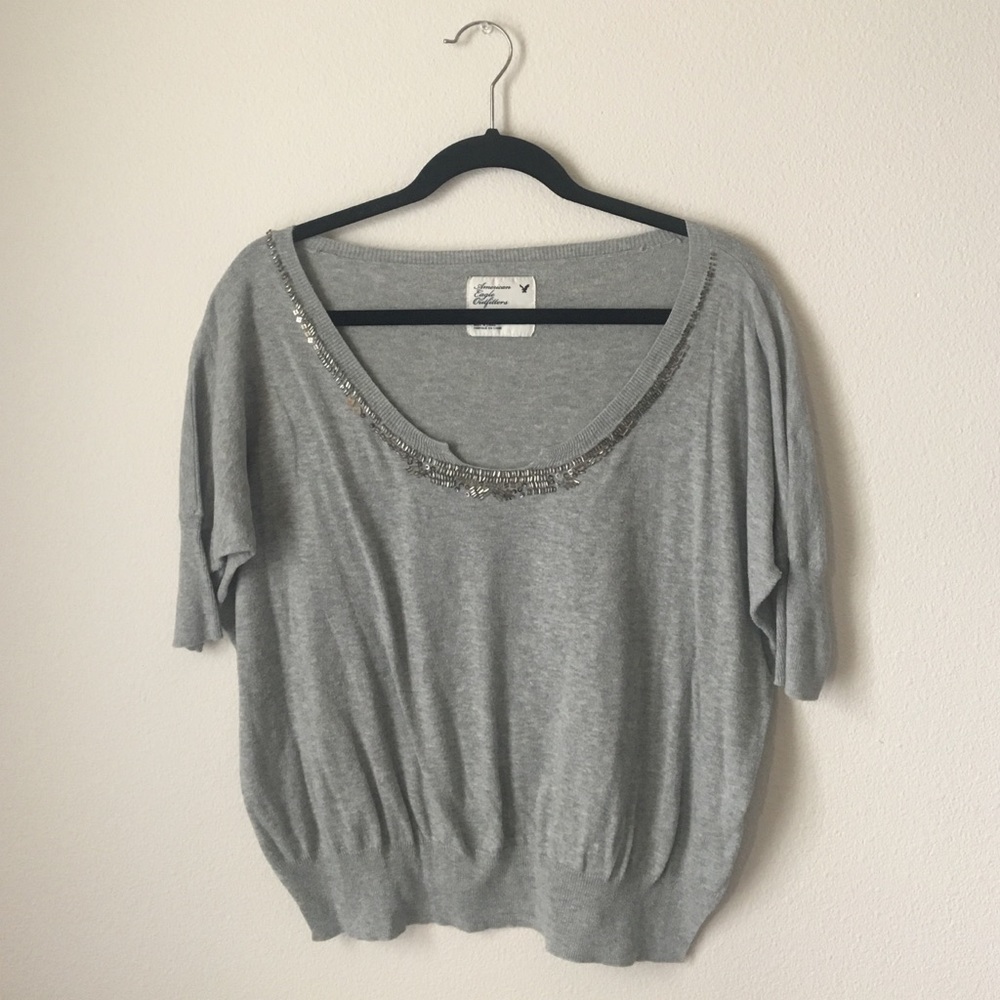 Short sleeve sweater.