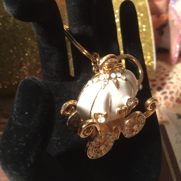 Crystal Pumpkin Keychain - Picture 2 of 3