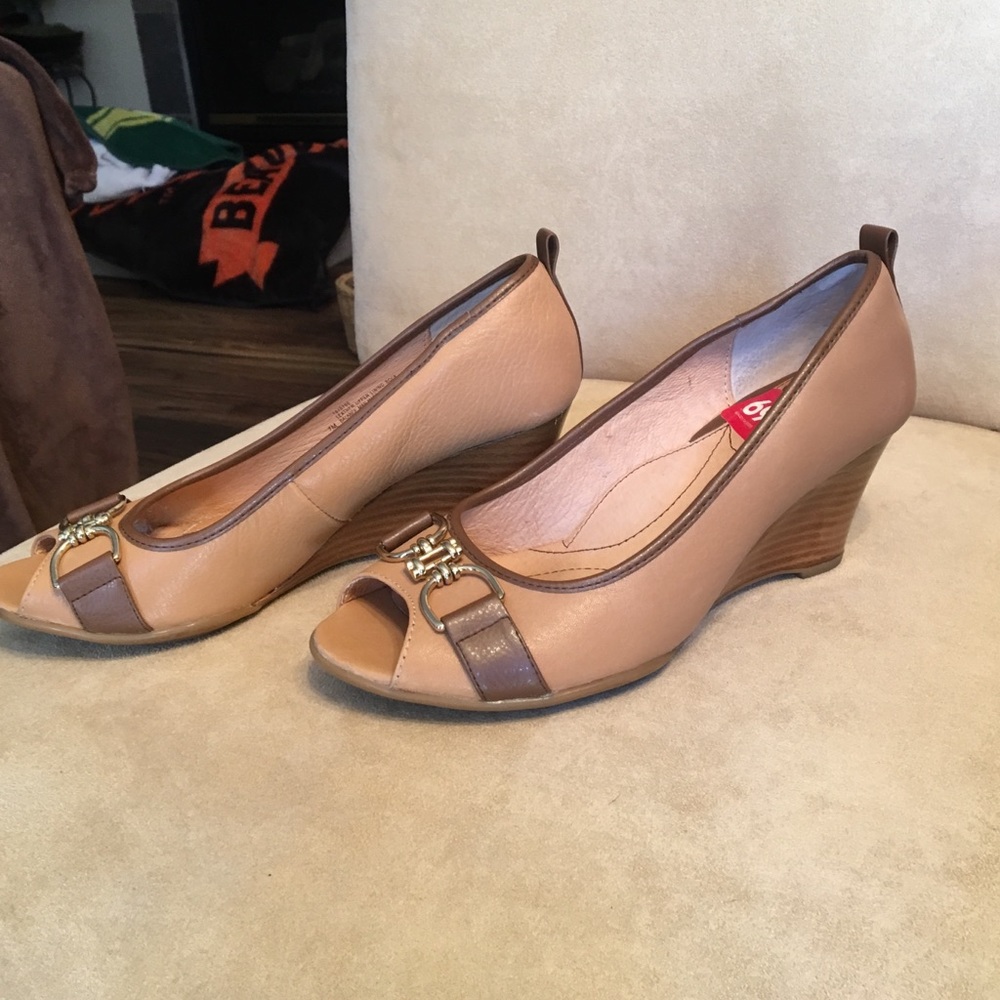 Sofft wedges.