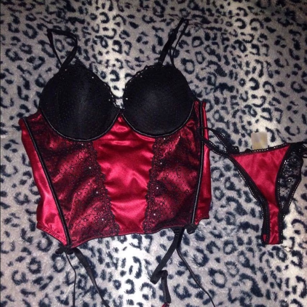 NEW** Corset/bustler top and matching bottoms NWT