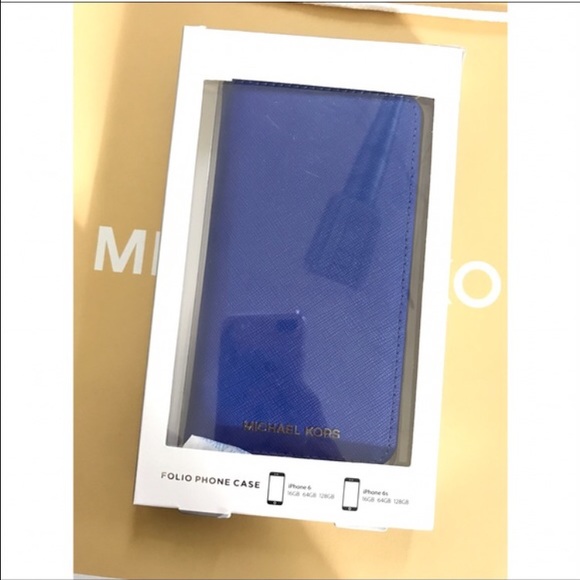 Michael Kors iPhone Wallet - Picture 1 of 3