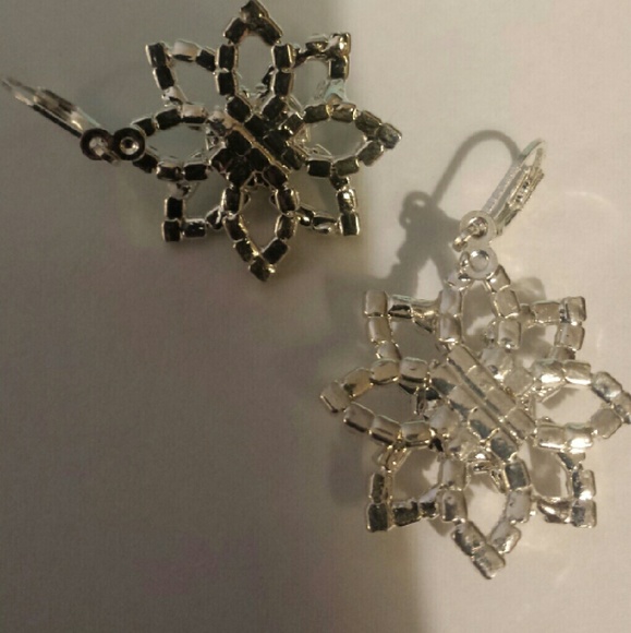 **SOLD**Rhinestone Star/pinwheel Earrings - Picture 3 of 4