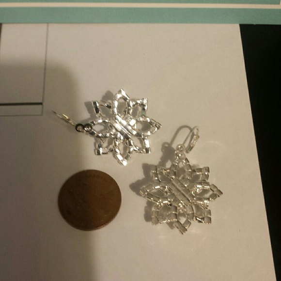 **SOLD**Rhinestone Star/pinwheel Earrings - Picture 4 of 4