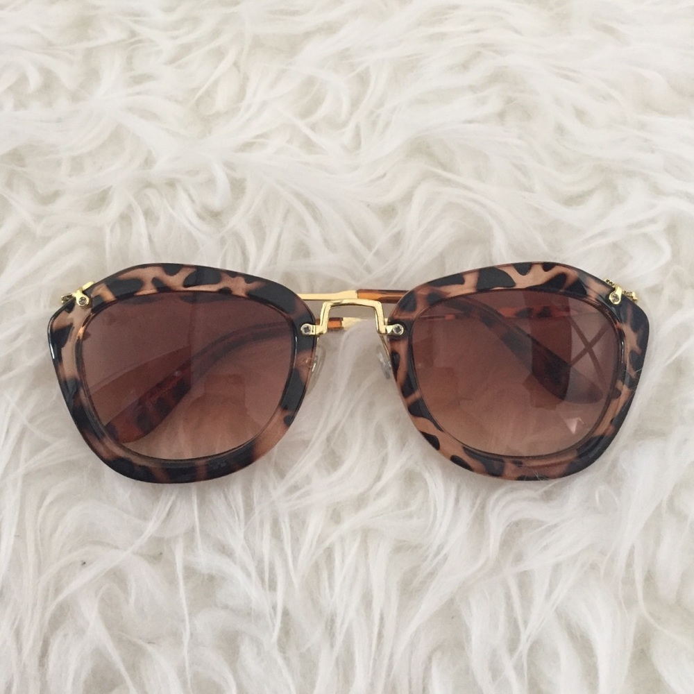 Tortoise shell Sunglasses