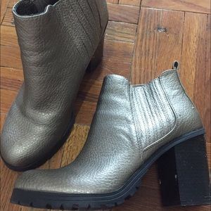 Metallic Booties 😍 to die for!!