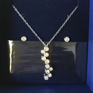 Crystal pendant necklace