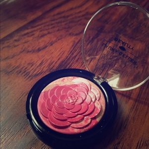 Laura Geller Vivid Flower Blush
