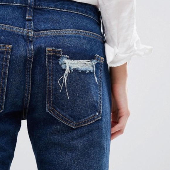 New Look Petite Busted Knee Jean with Raw Hem - Picture 3 of 3