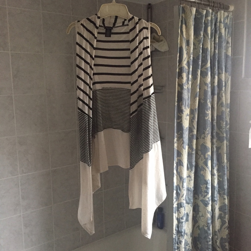 Sleeveless striped black and white cardigan