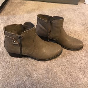 Unisa woman's "bootie"