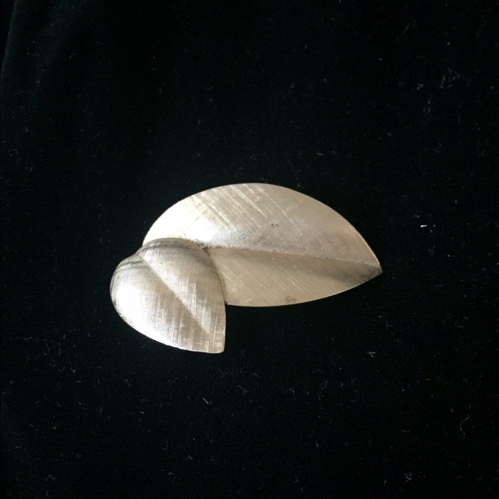 Vintage Elegant Napier gold Toned Leaf Pin