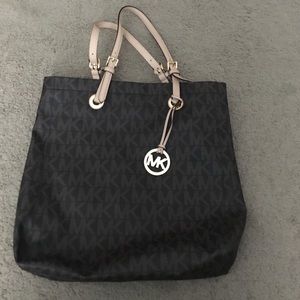 Michael kors jet set signature tote