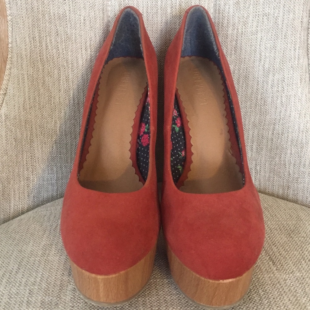 Round toe platforms