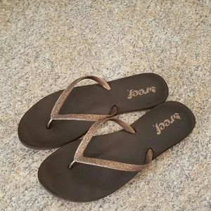 Brown and Gold Reef Sandals / 8