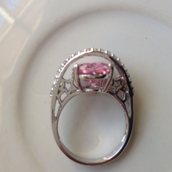 Beautiful silver tone ring stunning - Picture 2 of 4