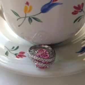 Beautiful silver tone ring stunning