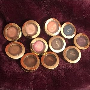 BUNDLE OF EYESHADOWS