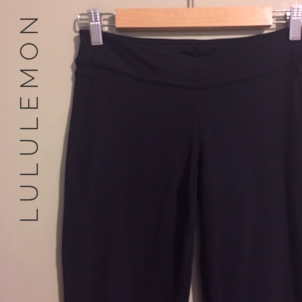 Dark purple back pocket yoga pants