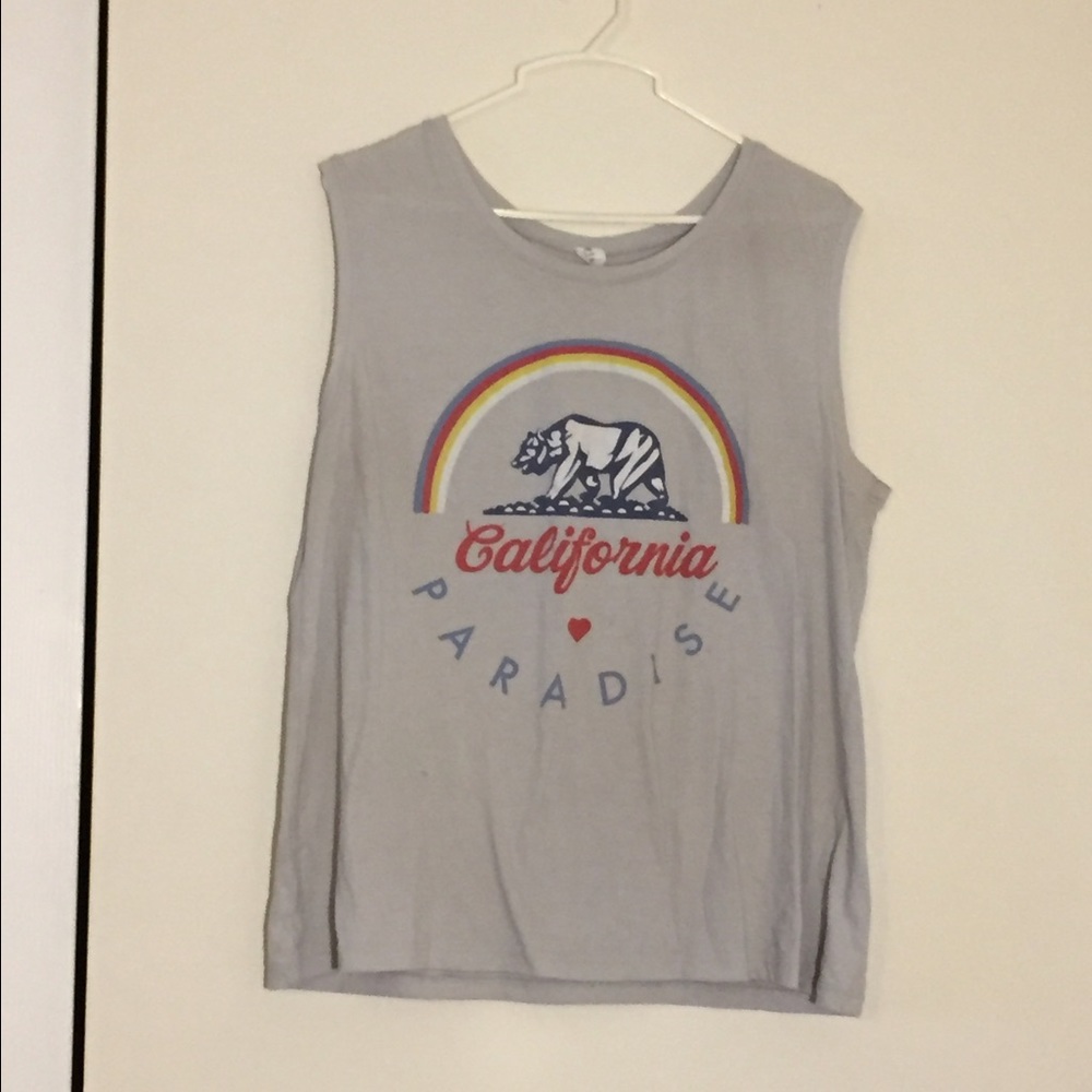 Cute graphic muscle shirt!