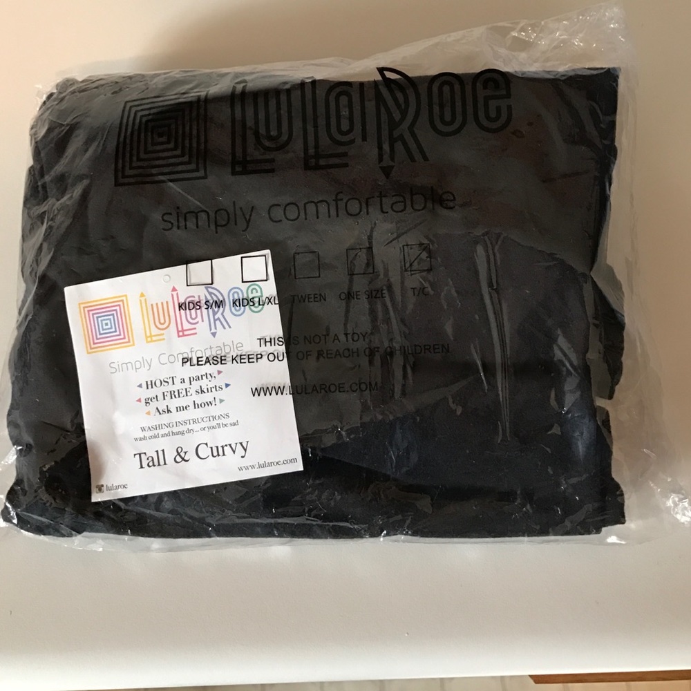 Lularoe Solid Black leggings. TC New in package.