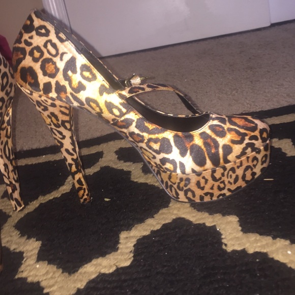 Leopard print heels - Picture 2 of 3