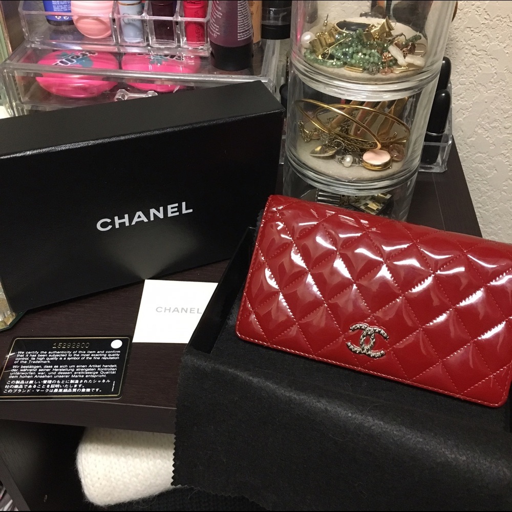 🚫SOLD🚫 Chanel quilted wallet 👝😍