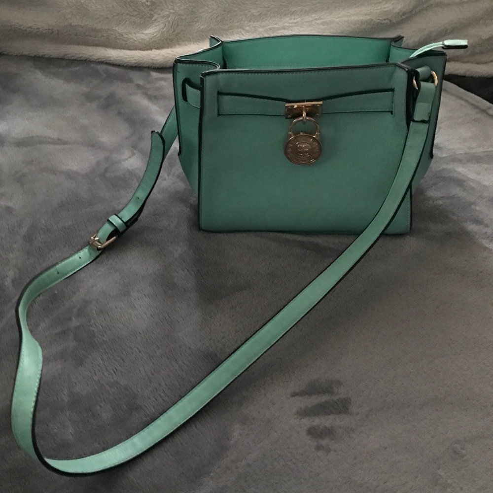Cute blue bag!
