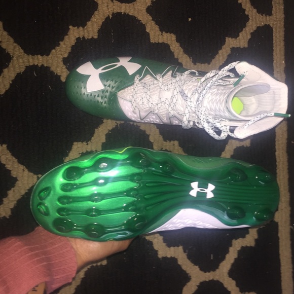 Football cleats - Picture 1 of 4