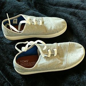 Tom's lace up shoes