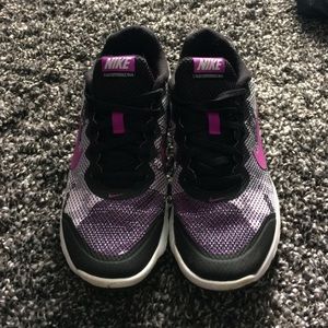 Women's Nikes size 7