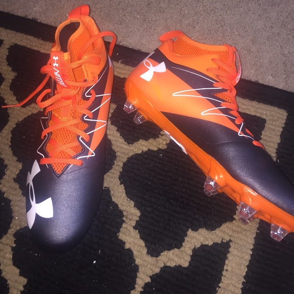 Football cleats - Picture 2 of 3