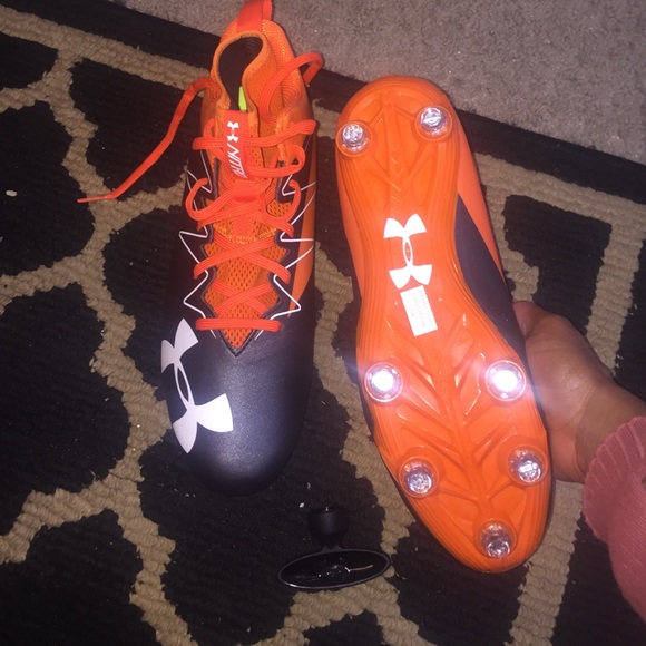 Football cleats - Picture 3 of 3