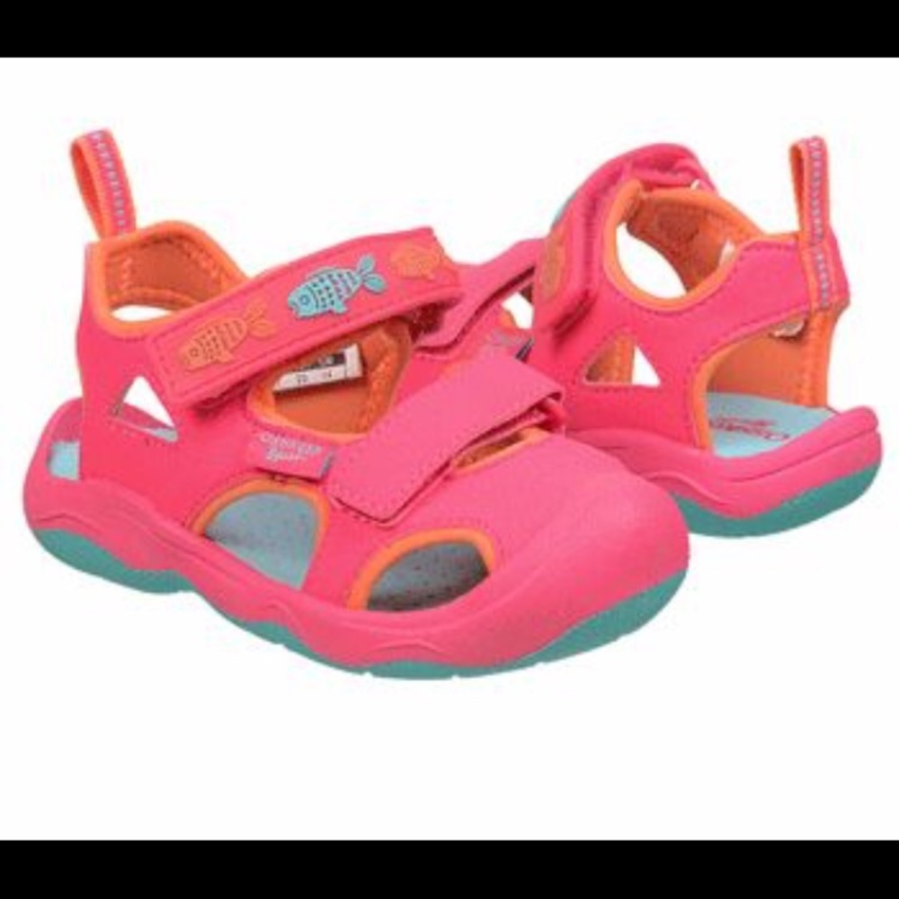 Oshkosh Toddler size 9 light up sandals