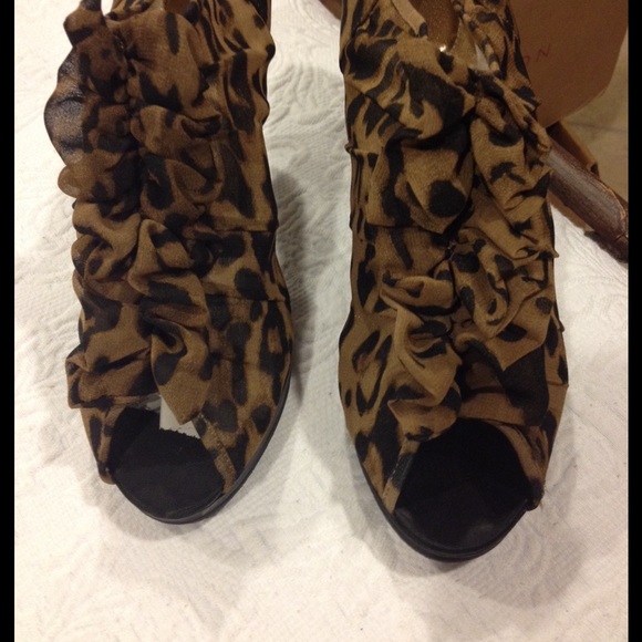 Shoes - Size 10 Leopard print shoes NWT