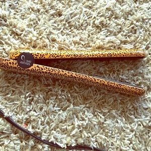 Makeover Essentials flat iron