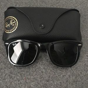 Raybans foldable black wayfarers