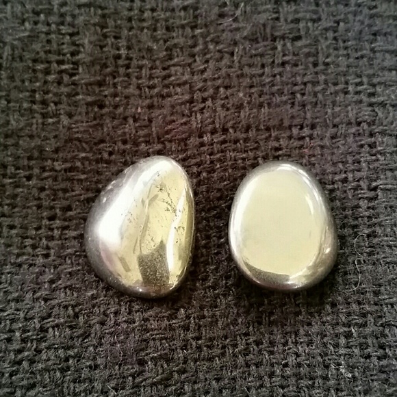 🆕 Natural Hematite Silver / Black Stud Earrings - Picture 1 of 3