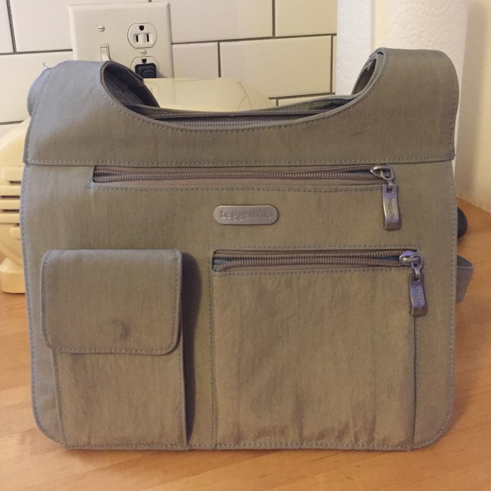 Baggallini Everything bag taupe crossbody