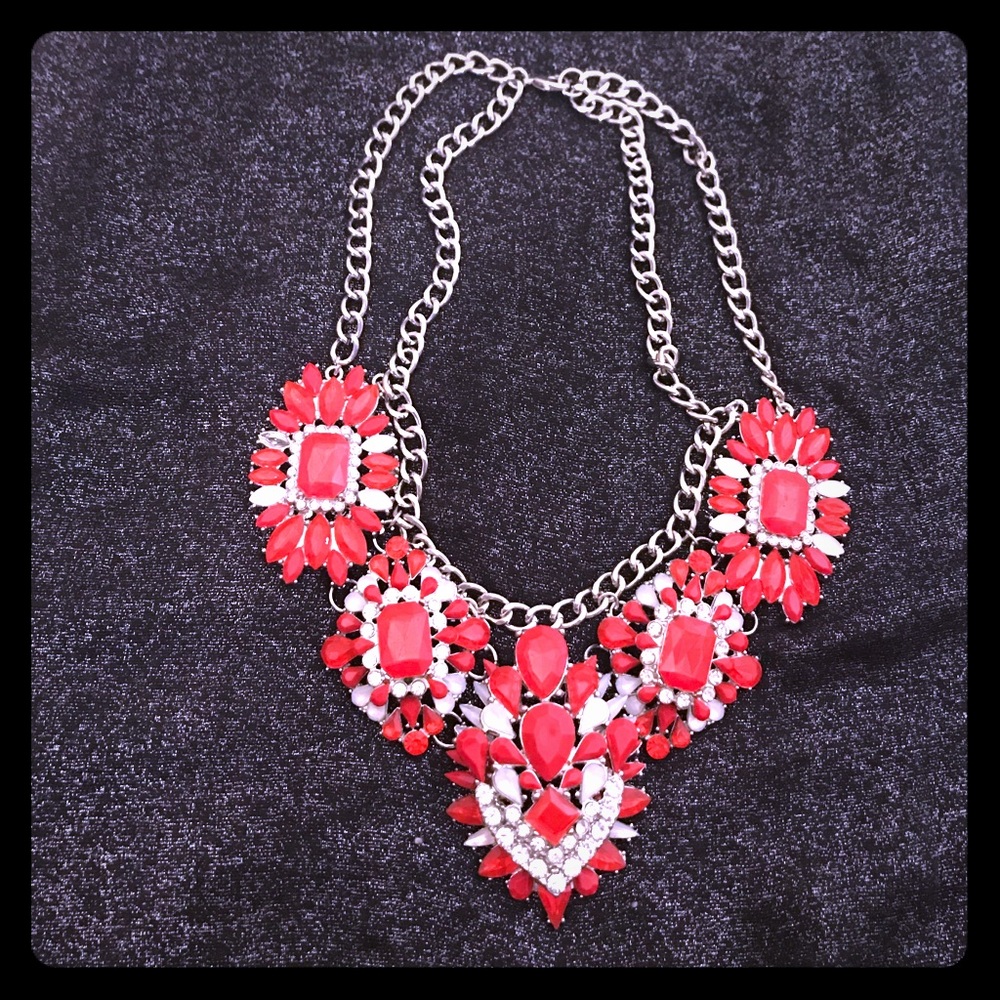 Gorgeous accent necklace