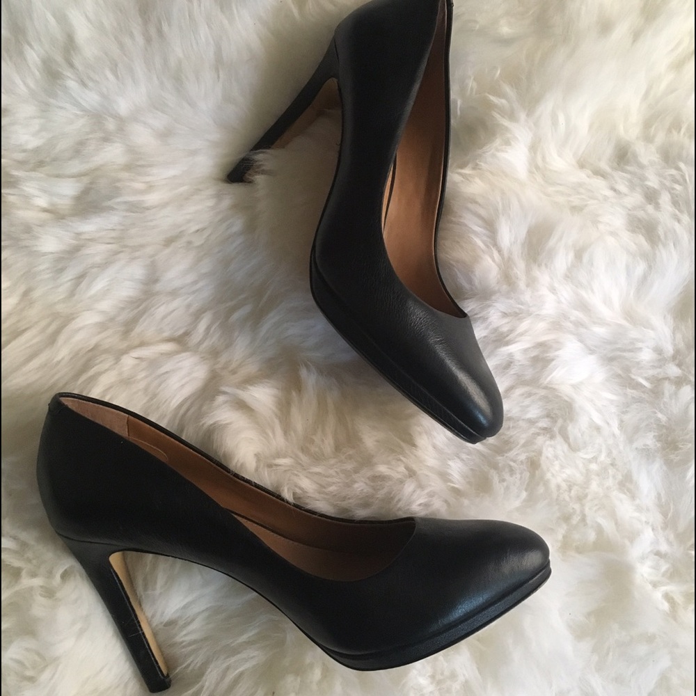 Black Leather Pump Banana Republic