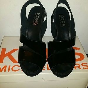 MICHEAL KORS patent black heels