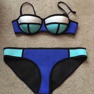 Triangl 'Poppy' bikini🌊💠💙