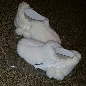 NEW! White fuzzy slippers