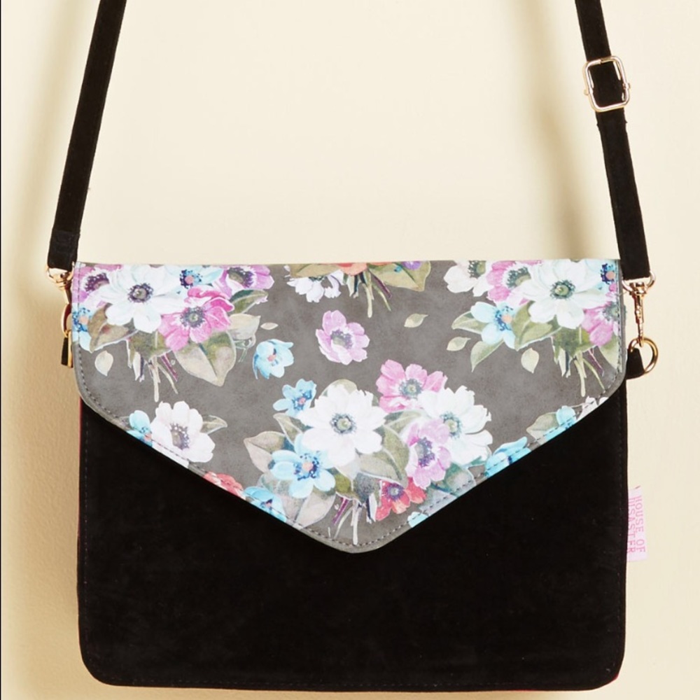 ❤️HP! 2 left SALE Velvet & Faux leather Floral Bag