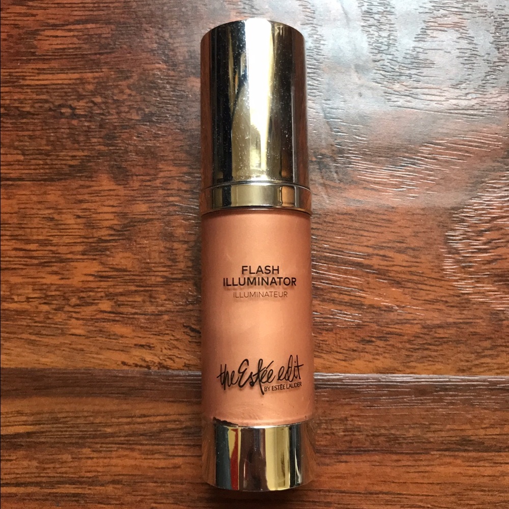 Estee Edit Flash Illuminator in "Sunlight."