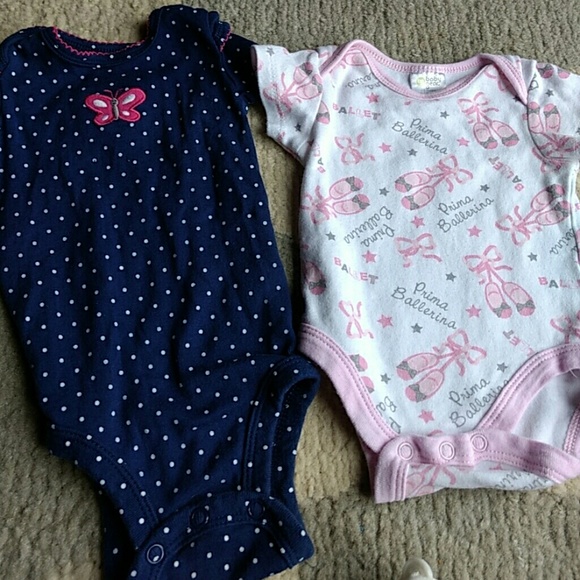 Lot of 3 Onesies - Picture 2 of 3