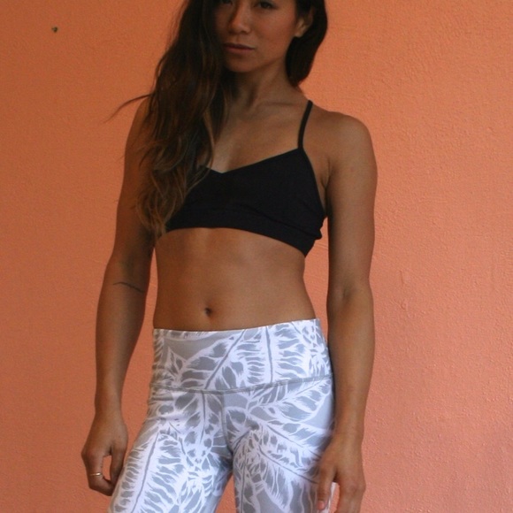 Alo Goddess Bra - Picture 3 of 4