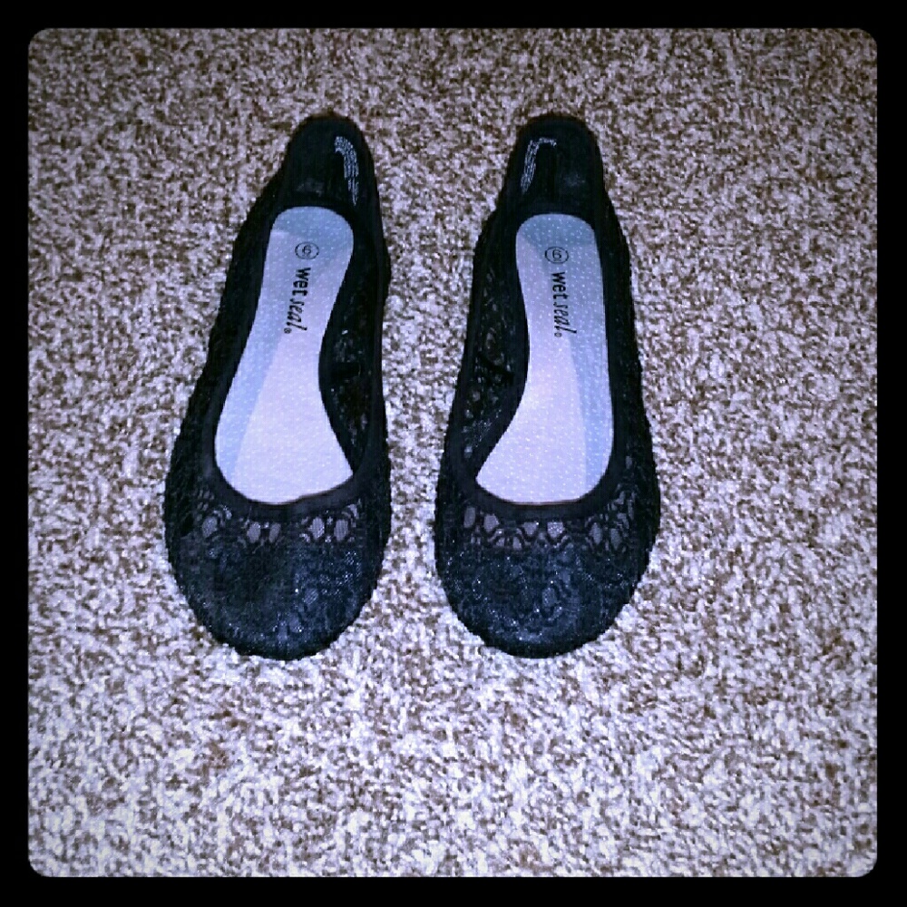 Black lace flats