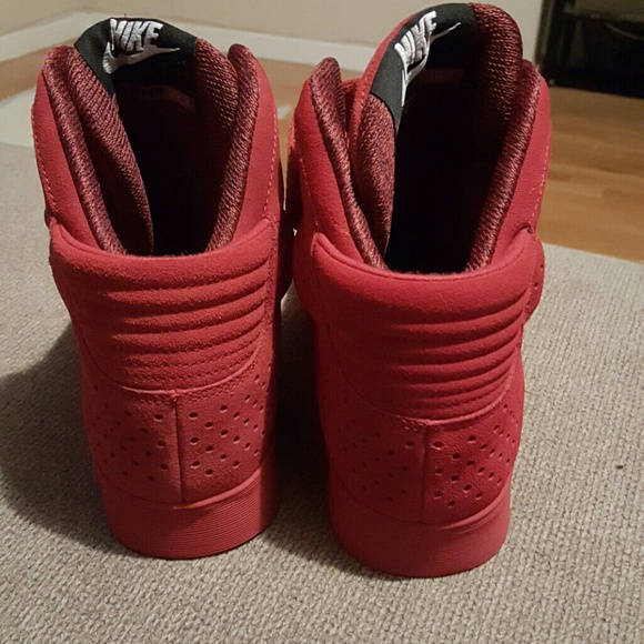 Red nike - Picture 3 of 4